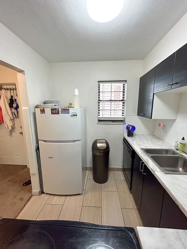 Building Photo - Cresap Arms #430 - Pet-Friendly!