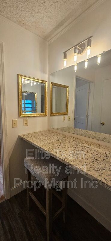 Building Photo - 8106 Tamalpais Ct