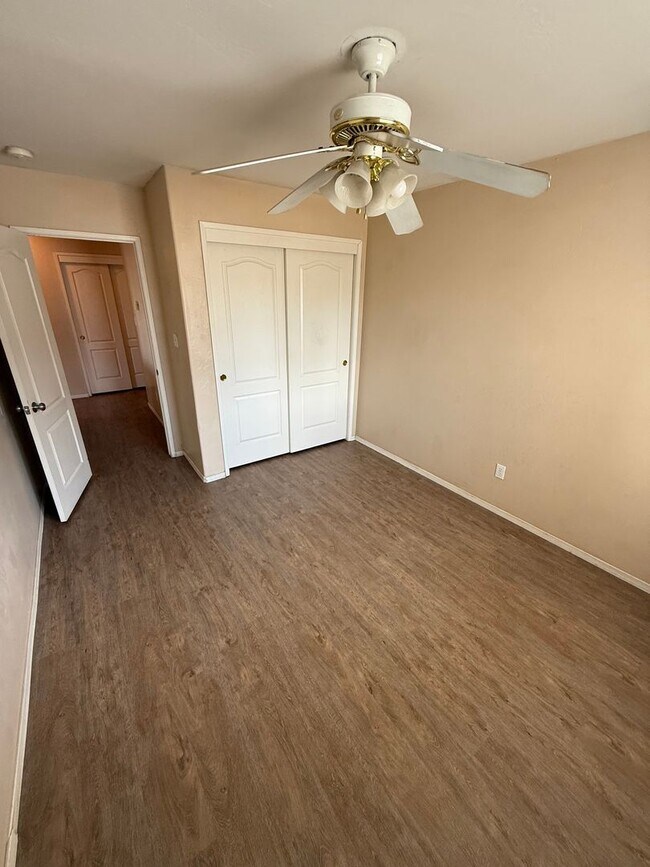 Building Photo - Spacious 4-Bedroom Home in Southwest Baker...