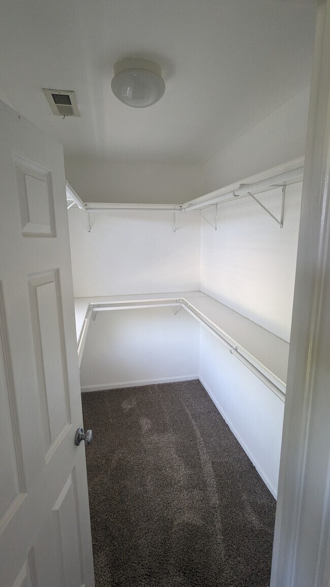 Building Photo - 768 Lambert Ln