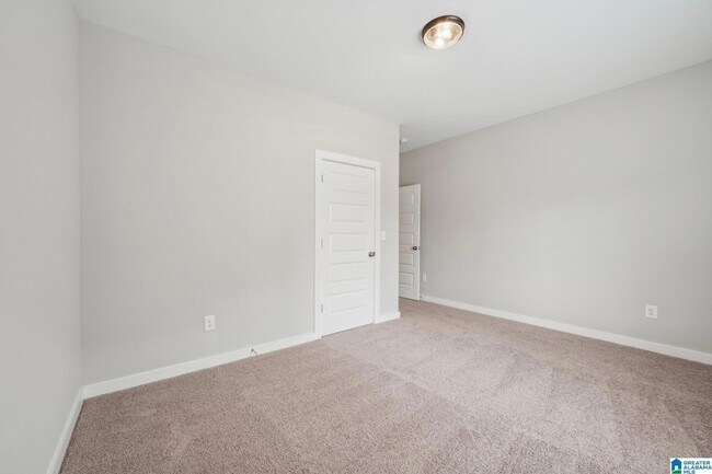 Building Photo - 559 Troubadour Ln