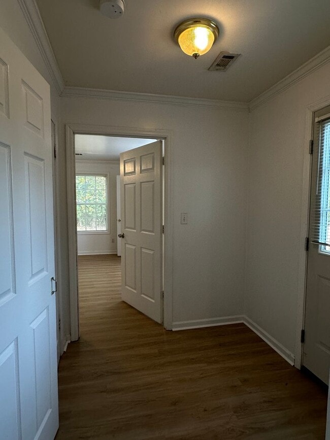 Building Photo - 3 Bedroom 2 Bath in East Tuscaloosa