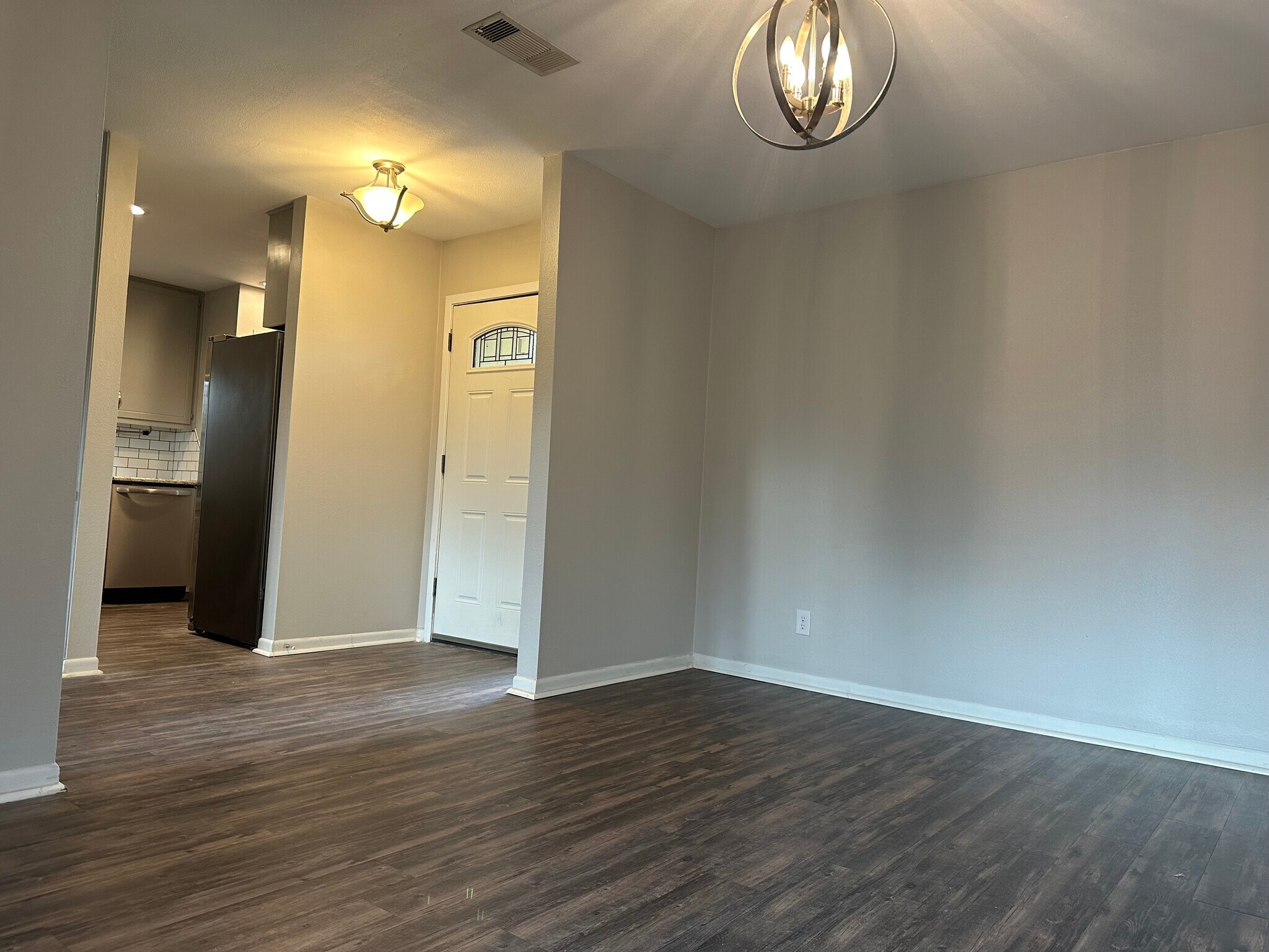 Building Photo - 105 Ivanhoe Dr