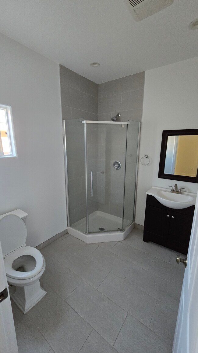 Building Photo - 6504 Tujunga Ave