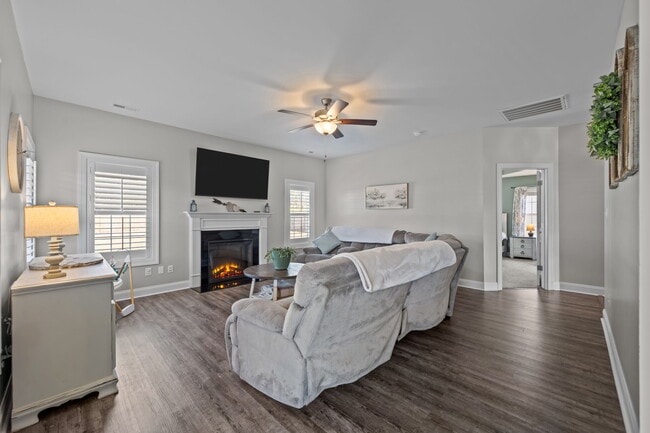 Building Photo - 878 Stormy Gale Ln