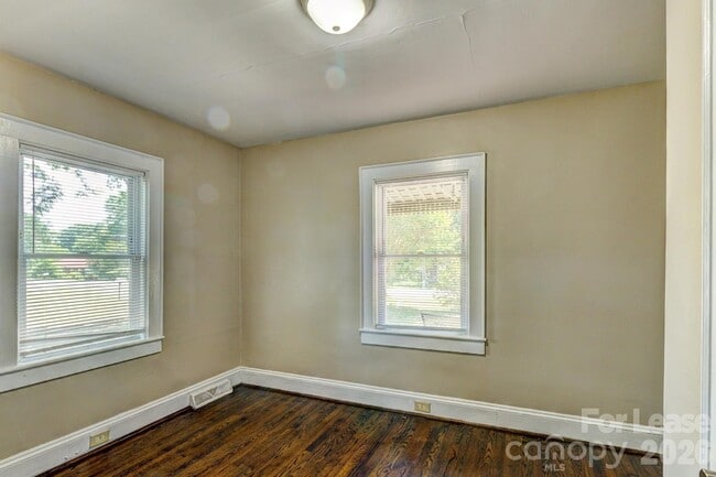 Building Photo - 1006 Delview Rd