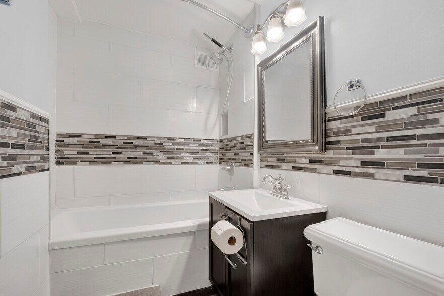 Building Photo - 1000 N Lake Shore Dr