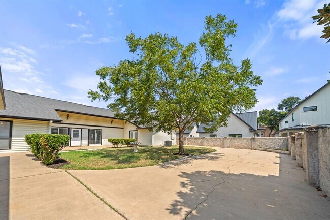 Building Photo - 1813 Parker Ln
