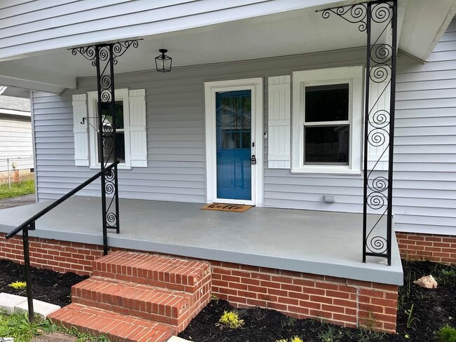 Building Photo - 107 Bennett St