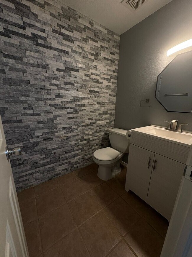 Building Photo - EASTSIDE HOME FOR RENT IN "THE TIERRAS"