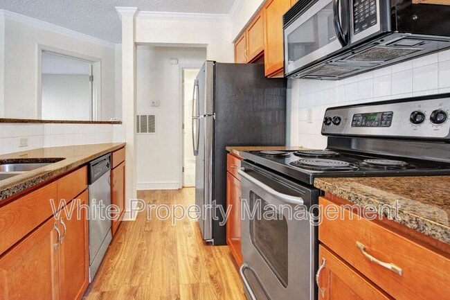 Building Photo - 2512 Cranbrook Ln