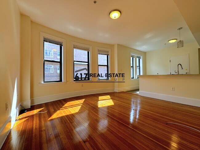 Building Photo - 881 Massachusetts Ave