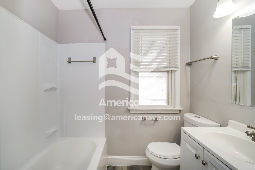 Building Photo - 9505 S Highland Ave