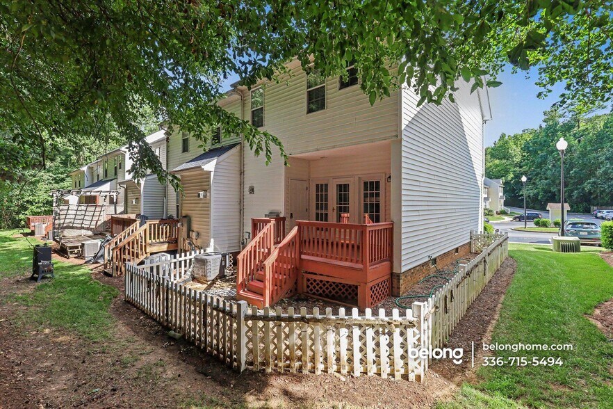 Building Photo - 2210 Trailwood Valley Cir