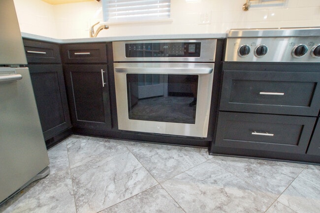 Building Photo - 5705 Katha Dr