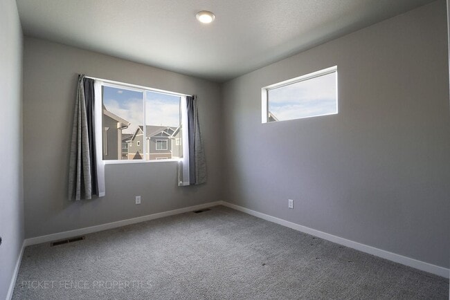 Building Photo - New Townhome in Downtown Johnstown