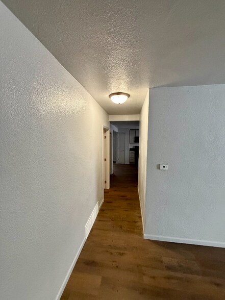 Building Photo - 406 Center Ave