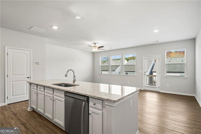 Building Photo - 424 Whitetail Cir