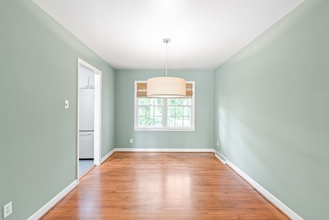 Building Photo - 3 Bedroom home in Coventry Woods!