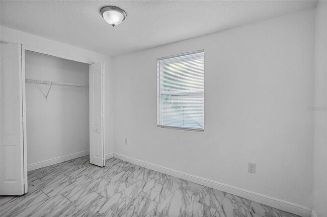 Building Photo - 906 Celery Ave
