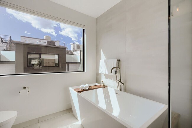 Building Photo - Stylish 2BR Boulder Retreat | Rooftop Deck & Prime Location