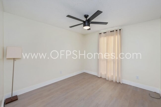 Building Photo - 211 Indian Oaks Dr