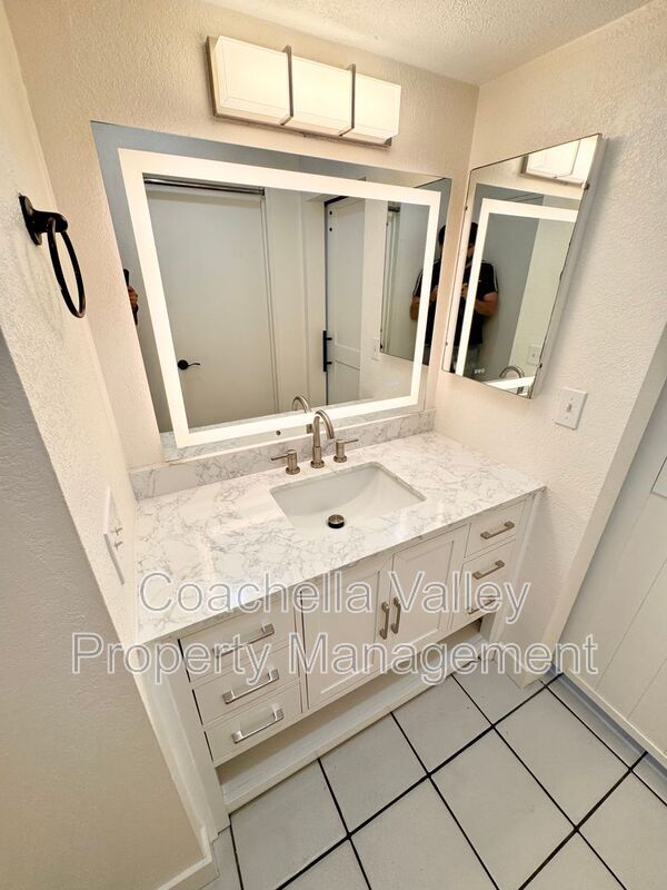 Building Photo - 1655 E Palm Canyon Dr