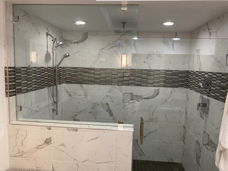 Building Photo - 877 Island Ave