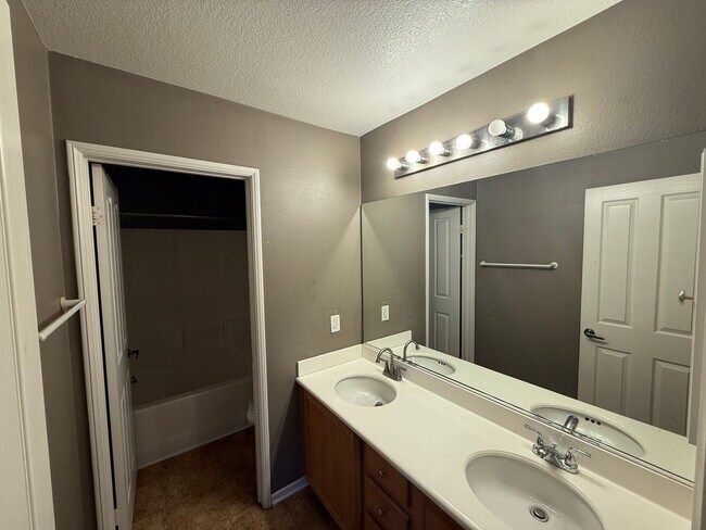 Building Photo - Beautiful Home in the Heart of Perris