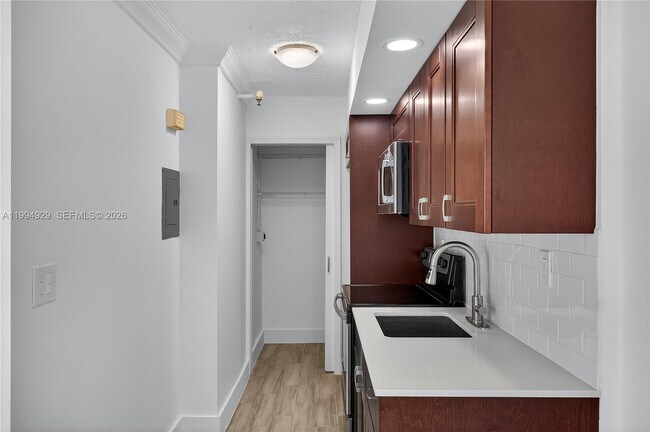 Building Photo - 1255 Collins Ave