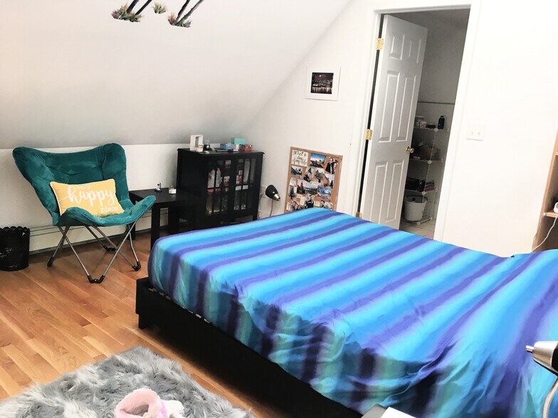 Bedroom 4 - 29 Brackett St