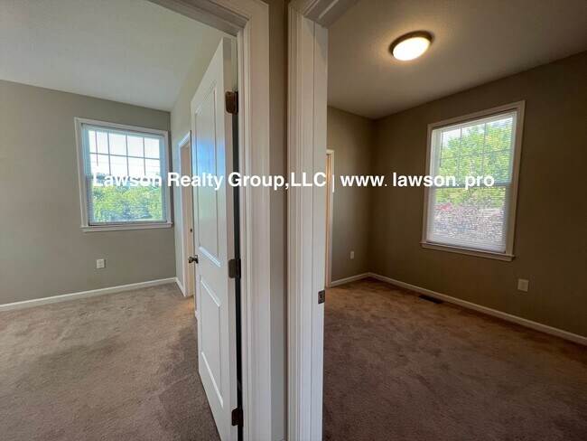 Building Photo - Upscale Three Bedroom in Colonial Green with Garage