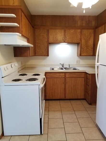 Lots of cupboards - 110 N Maple St