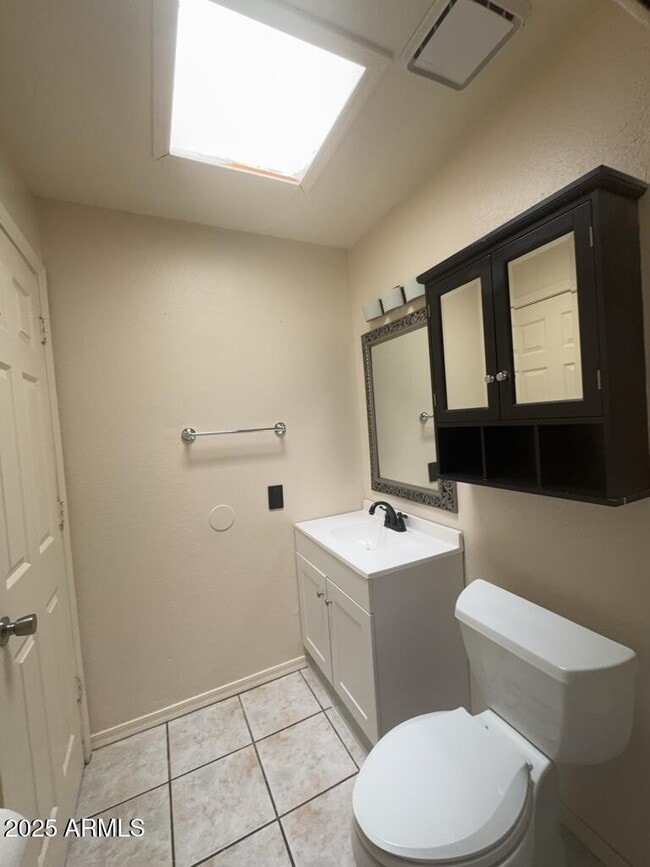 Building Photo - 5030 E Evergreen Dr