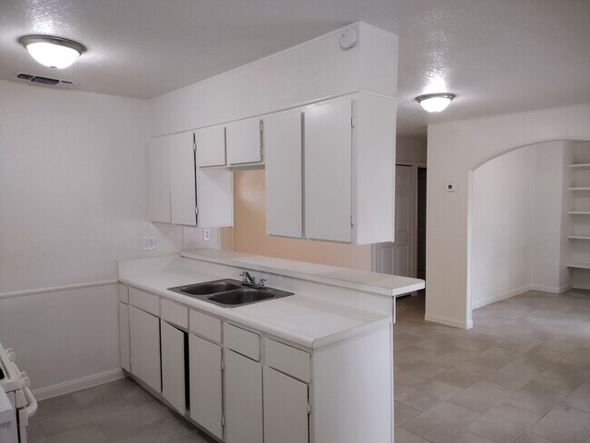 Building Photo - Meadow Village