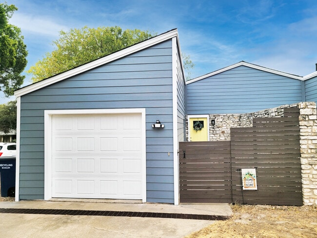 Building Photo - 920 Sirocco Dr