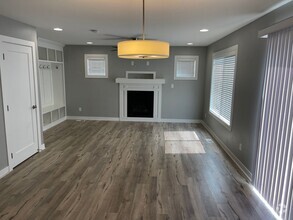 Building Photo - Beautiful 4 Bed Home For Rent!