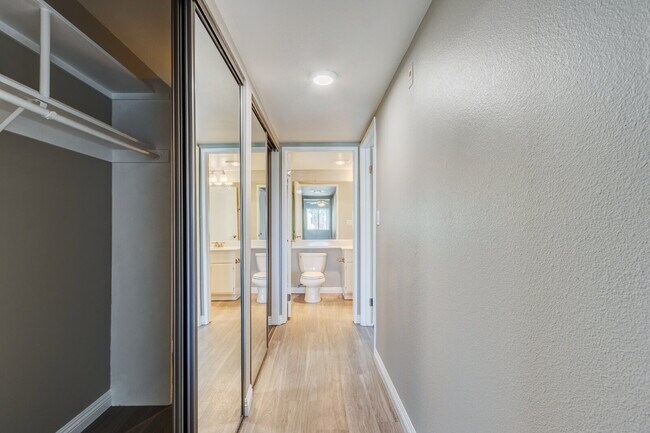 Building Photo - Smartly Designed 2-Bedroom Apartment in Pr...