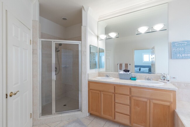 Building Photo - Stunning 4BR House in Santa Rosa