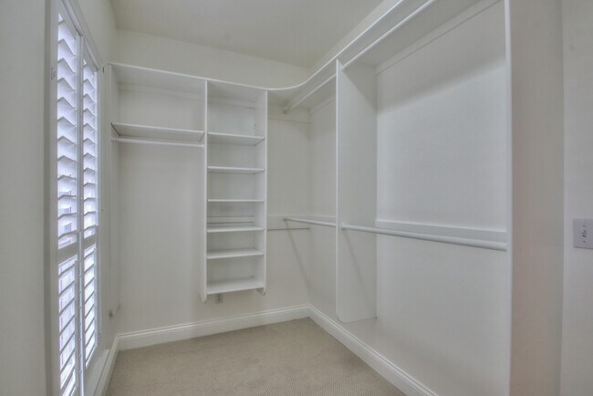 Building Photo - 4335 N Chapel Rd