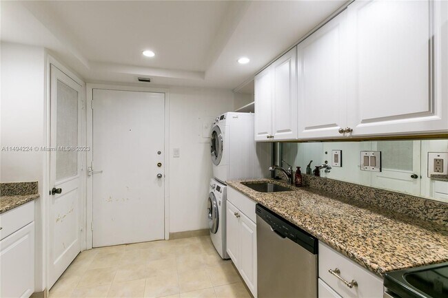 Building Photo - 2100 S Ocean Ln