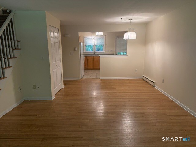 Building Photo - 453 Robin Ct