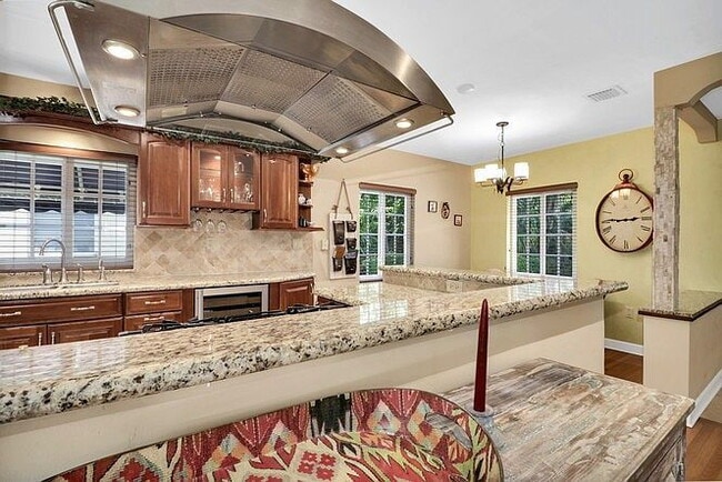 Building Photo - "Charming 2-Bed Oasis with Elegant Finishe...