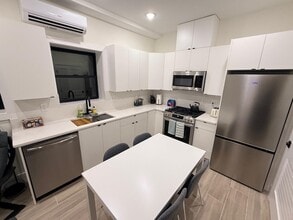 Building Photo - 27 Graham St