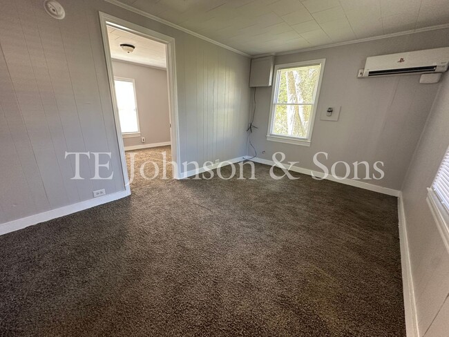 Building Photo - Cozy 1 Bedroom Home in Winston Salem