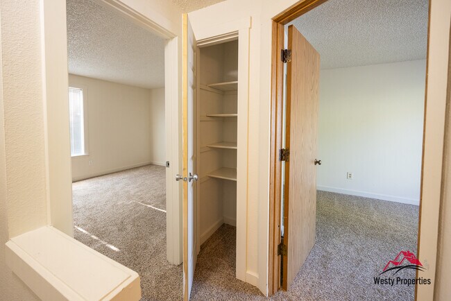 Building Photo - 5147 NE Killingsworth St