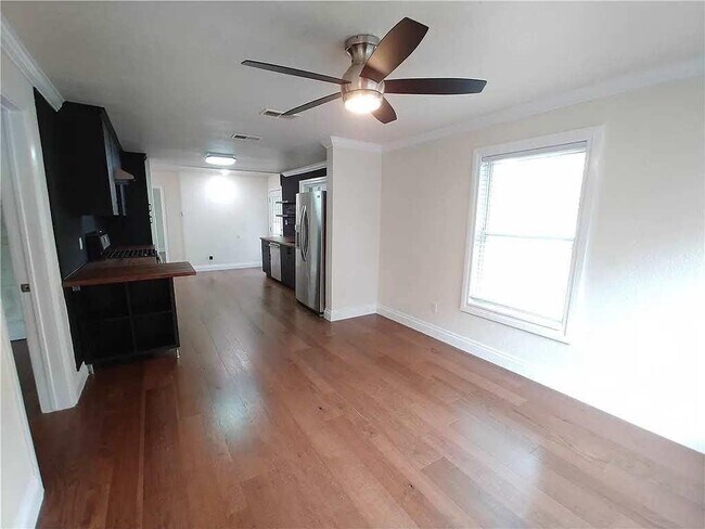 Building Photo - 1705 Singleton Ave