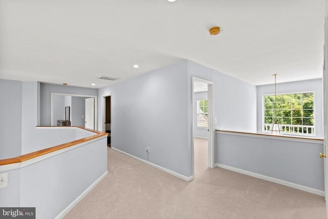 Building Photo - 45370 Barefoot Dr