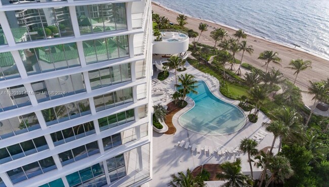 Amenities - 16901 Collins Ave