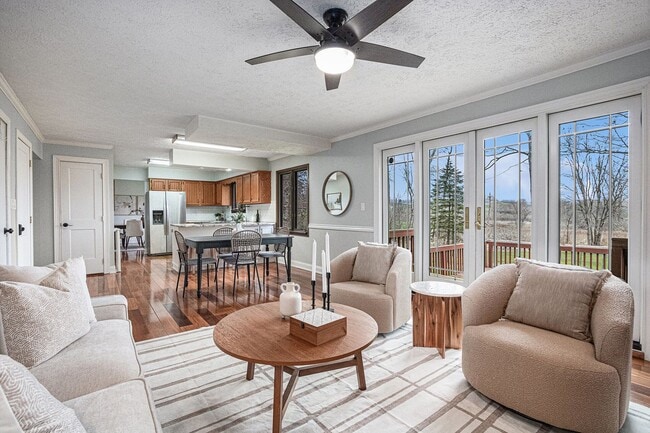 Building Photo - Pet-Friendly 4 Bed, 2.5 Bath Home with Lak...